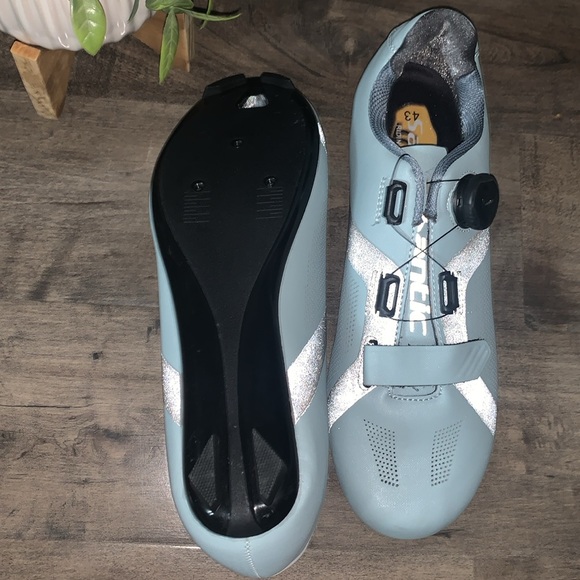 Santic Men's Athletic Shoes - Gray and Silver - Picture 7 of 7